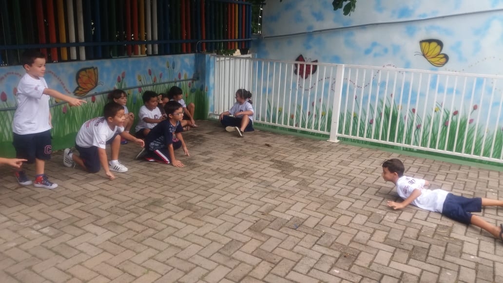 1° ano B - Mimica dos animais mamíferos.