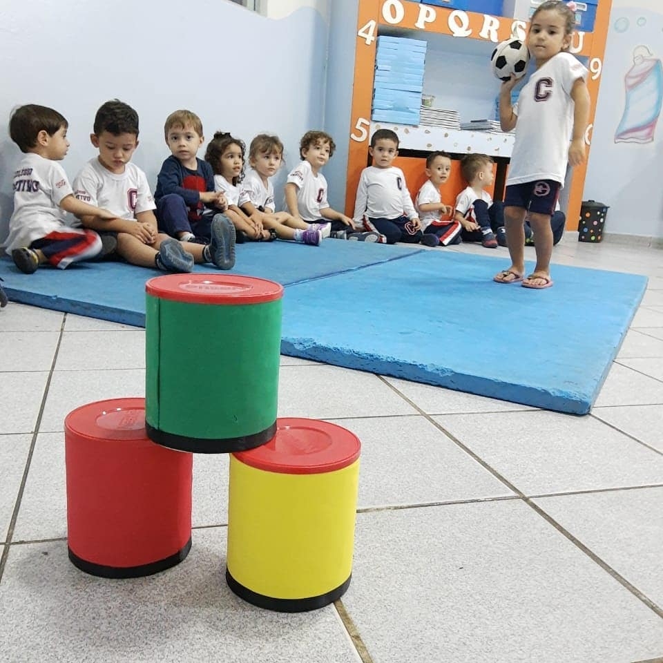 Turma do Maternal II - Brincando com cores